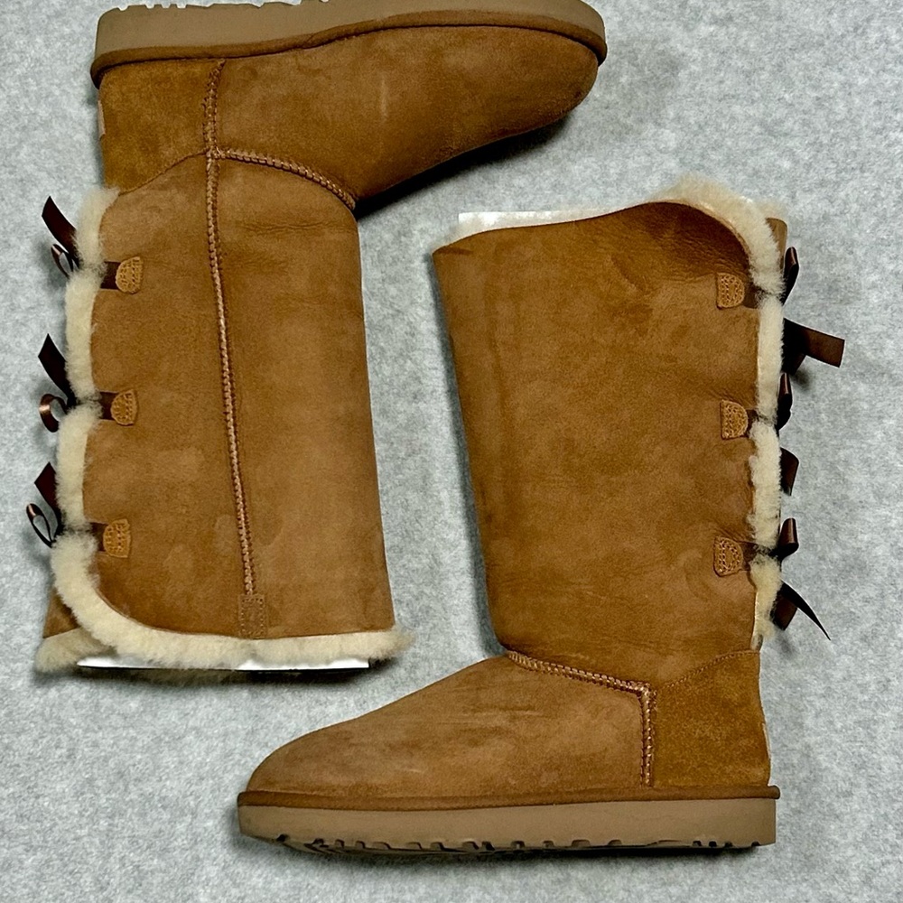 🚨 SOLD 🚨Women's Tan Uggs Bailey Bow Boots